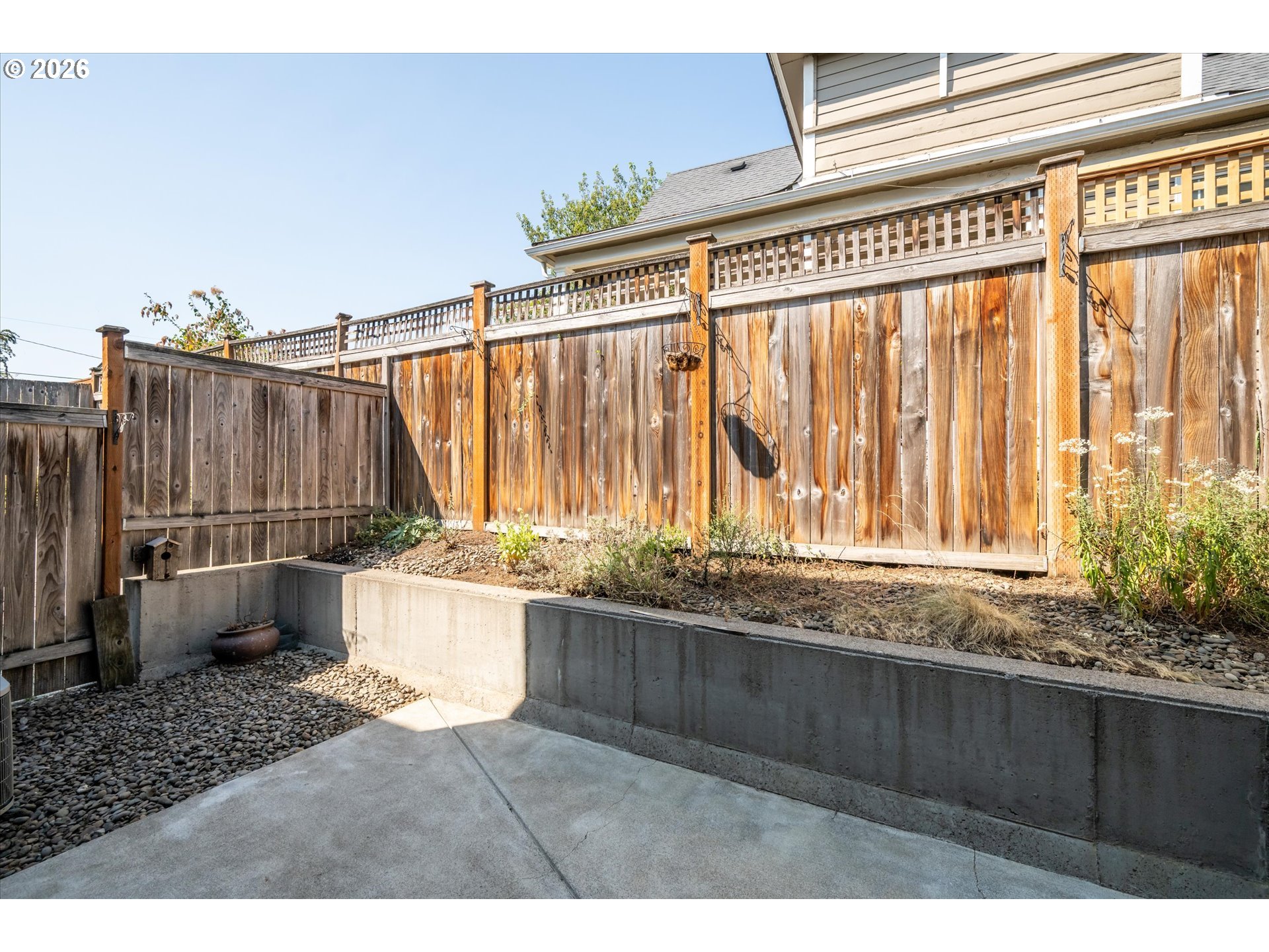 2330 Willamette St Property Photo 34
