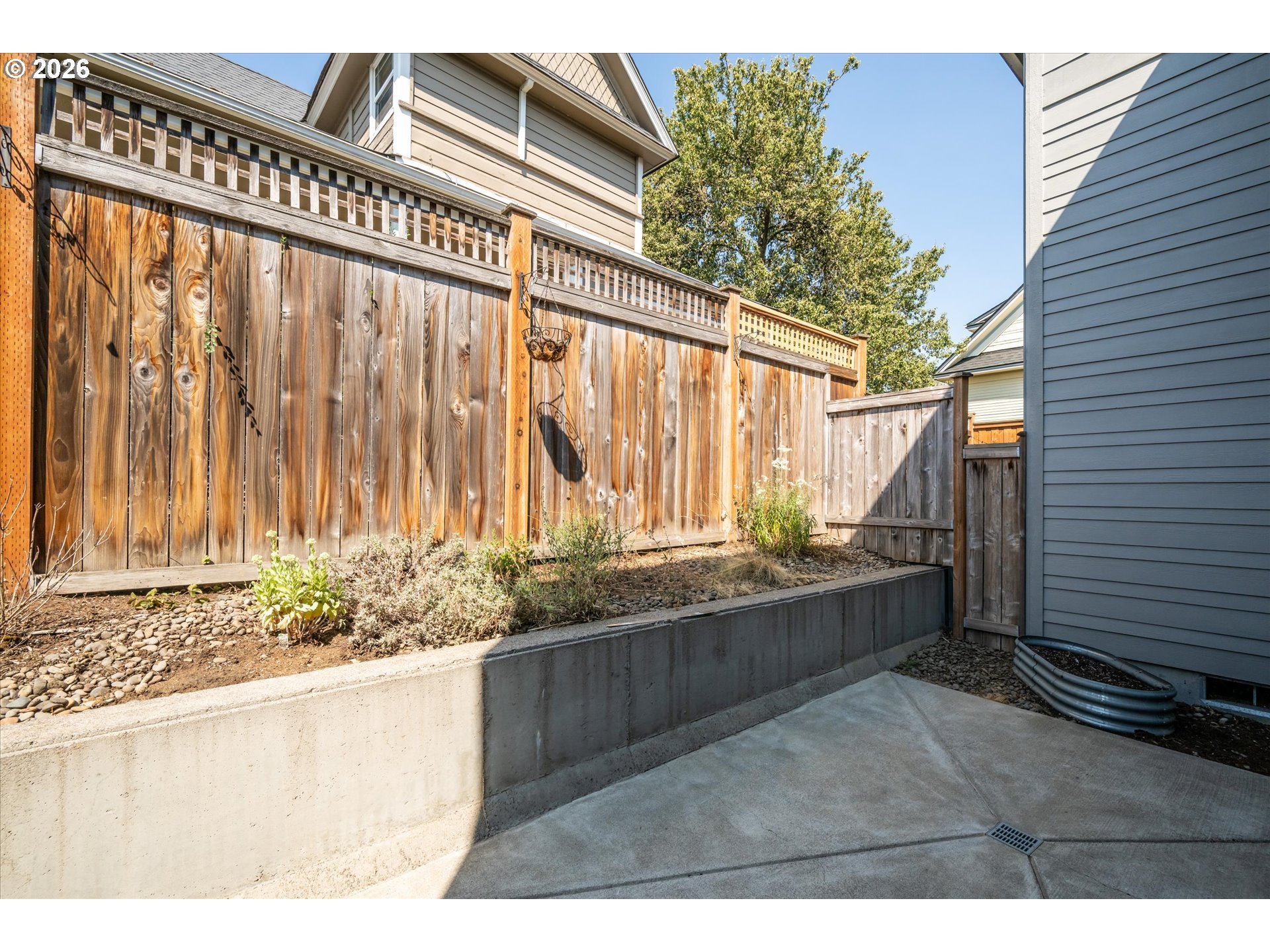 2330 Willamette St Property Photo 35
