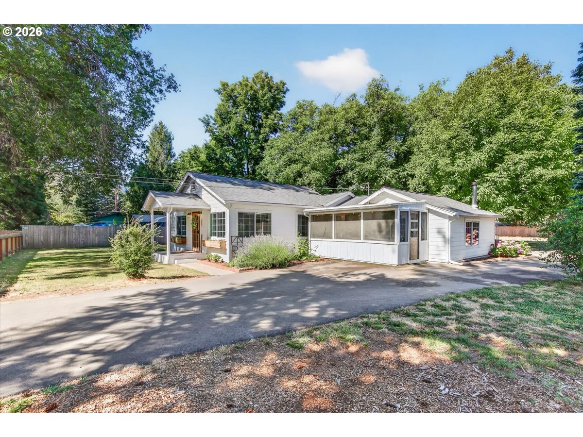 295 W Evans Creek Rd Property Photo 3