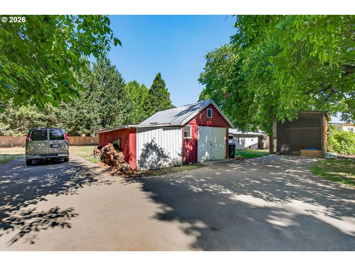 295 W Evans Creek Rd Property Photo 31