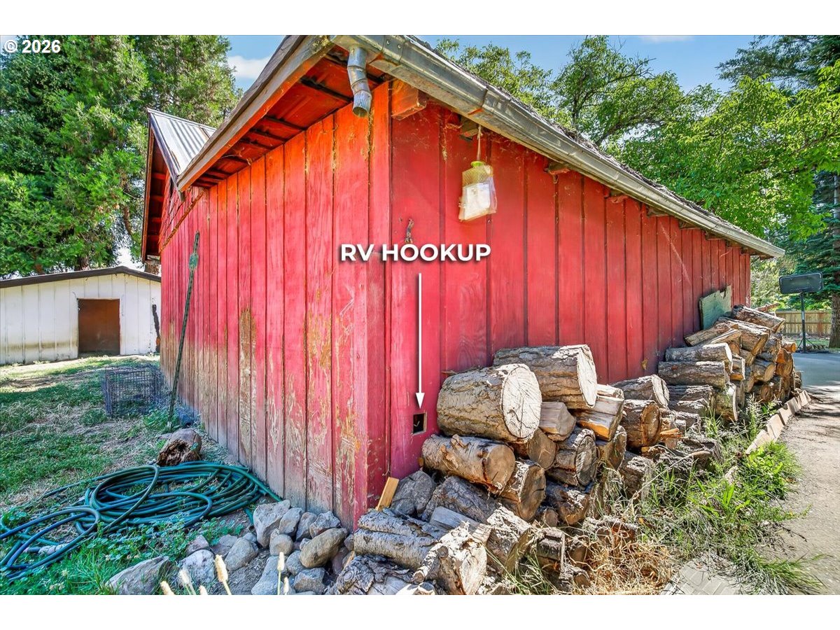 295 W Evans Creek Rd Property Photo 32