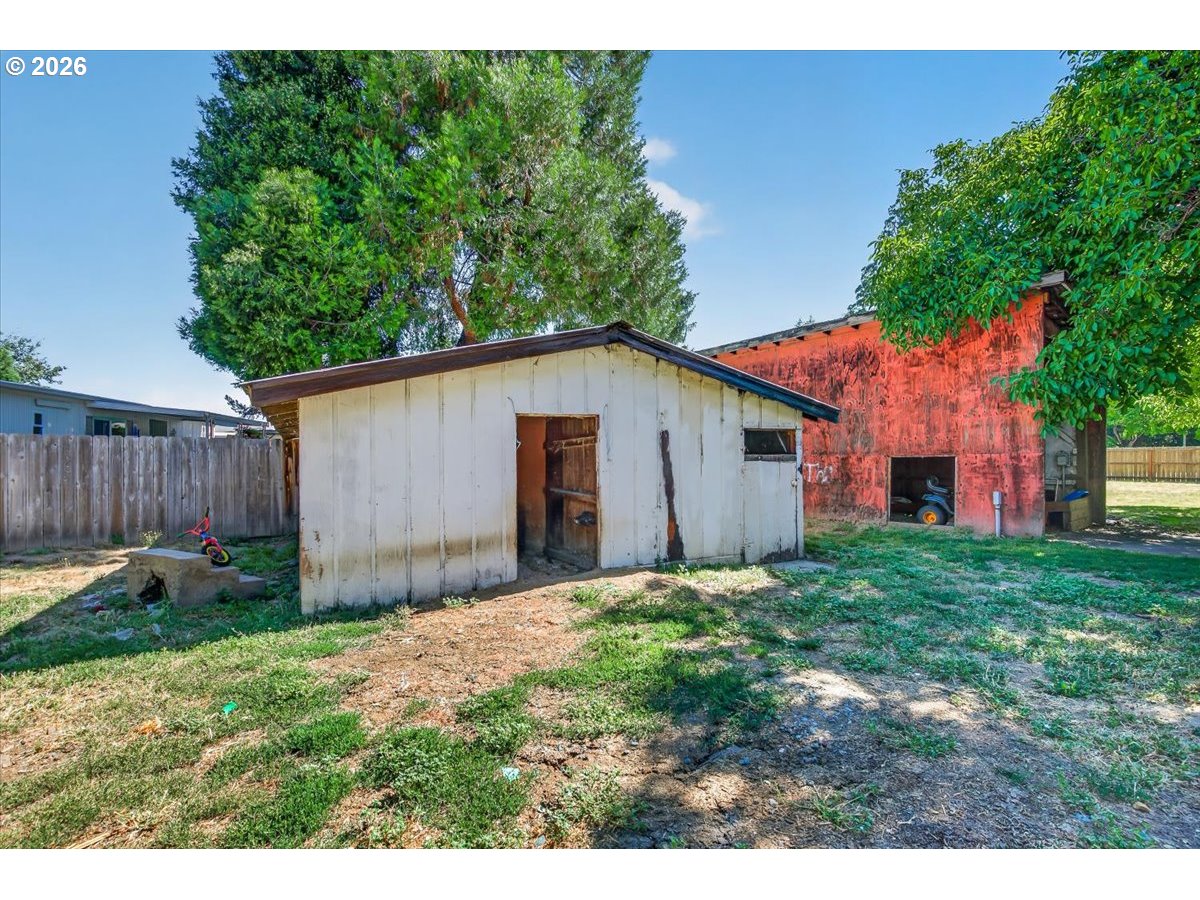 295 W Evans Creek Rd Property Photo 34