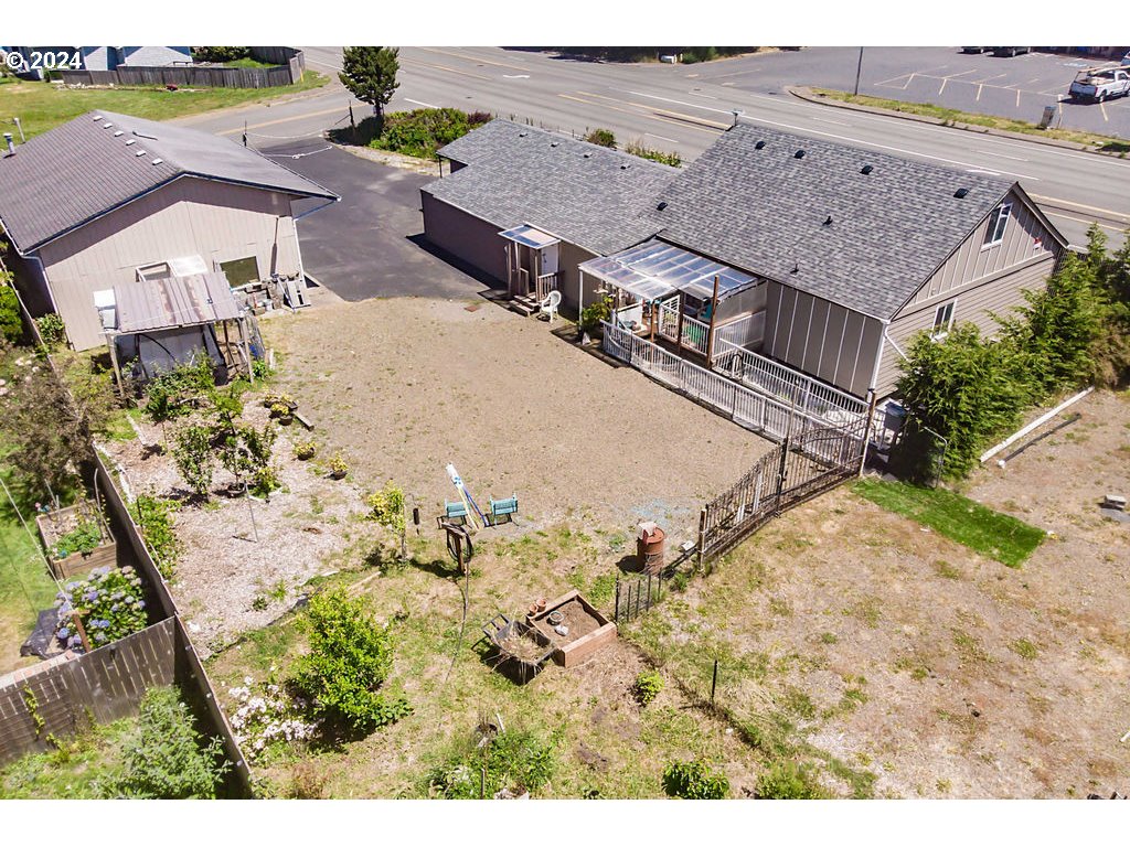 20 Willow St Property Photo 2