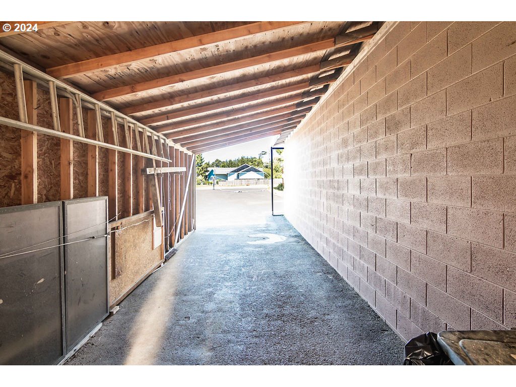 20 Willow St Property Photo 22