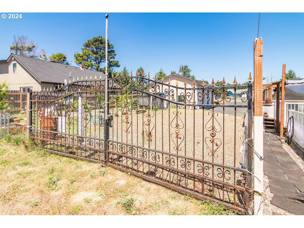 20 Willow St Property Photo 25
