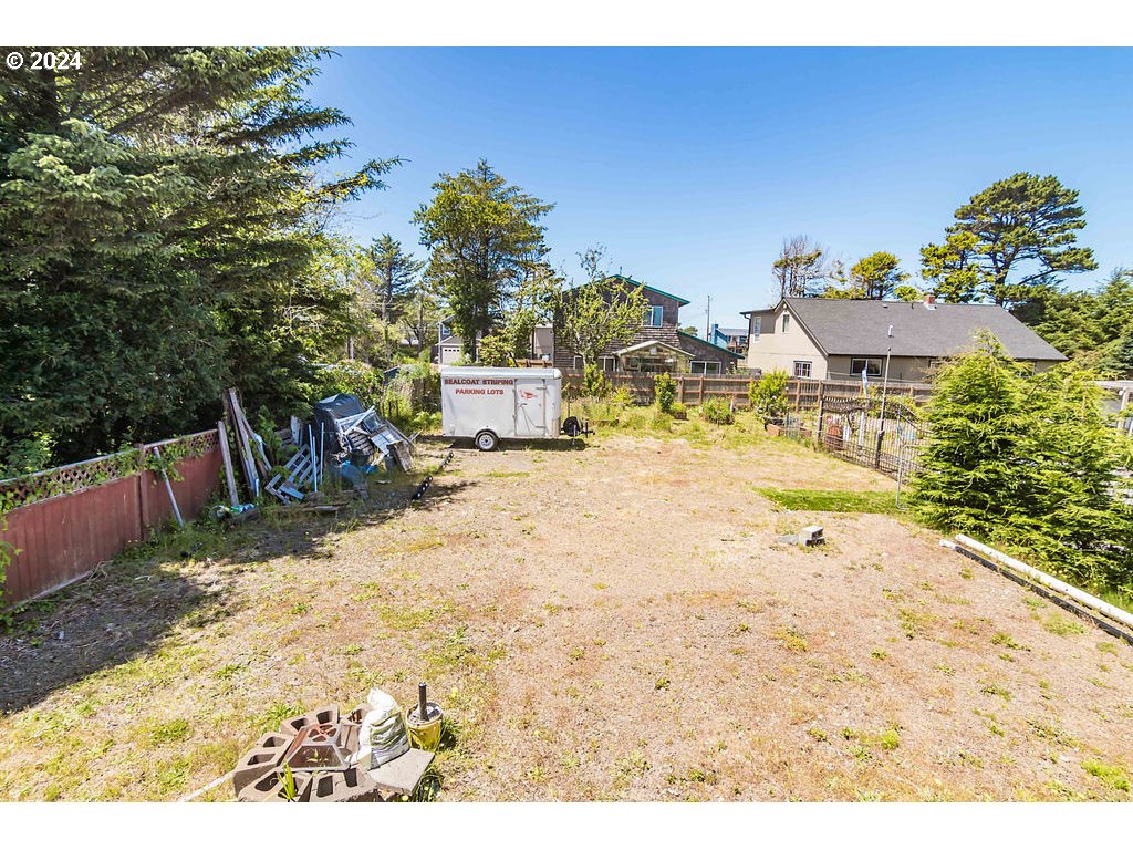 20 Willow St Property Photo 27