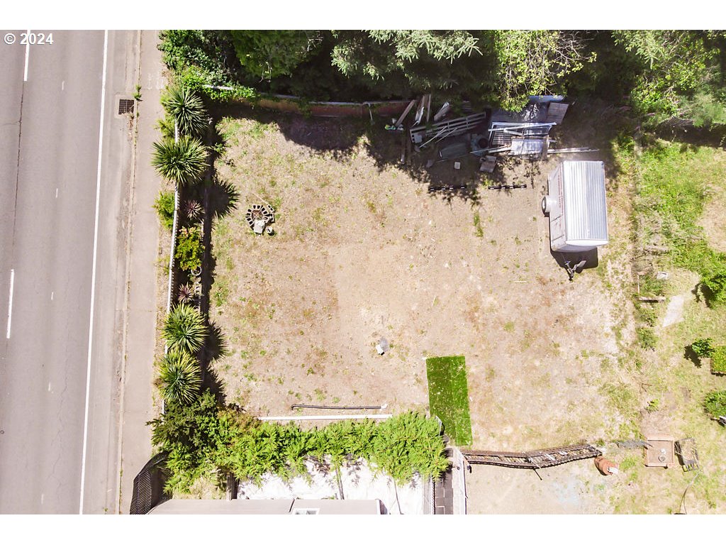 20 Willow St Property Photo 30