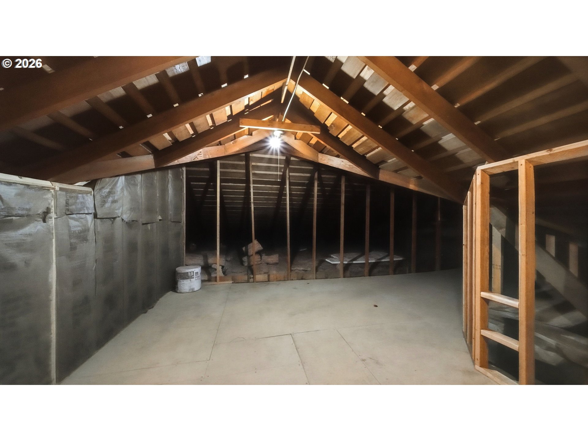 1218 E 11th St Property Photo 16
