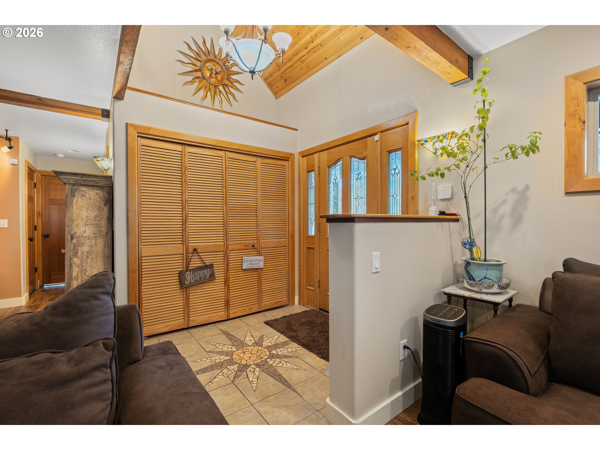 357 El Conejo Dr Property Photo 5