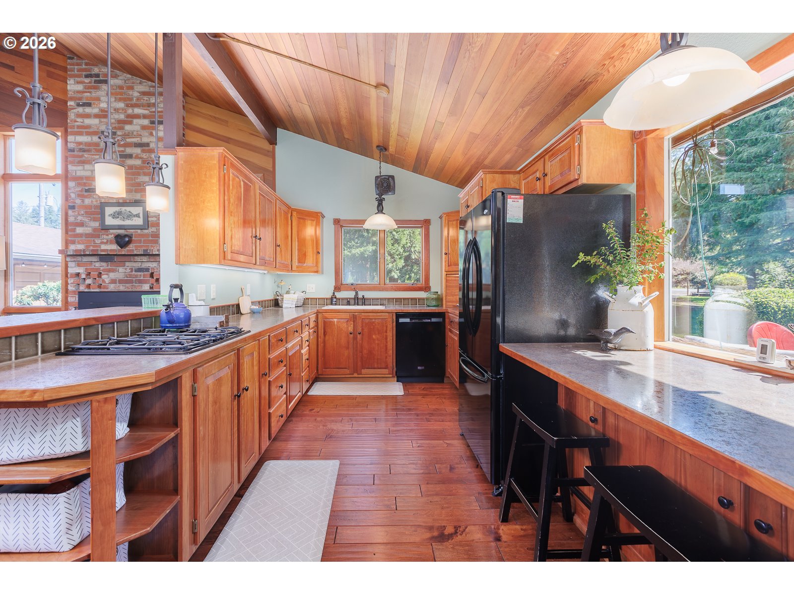871 Old River Rd Property Photo 4