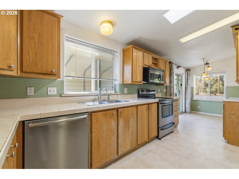 3103 Emerald St Property Photo 6