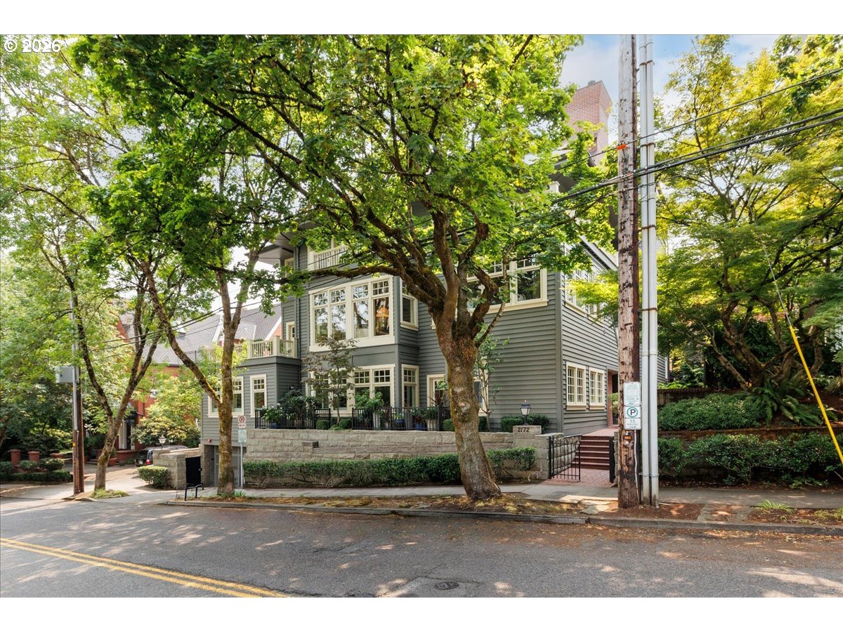 2172 Sw Park Pl C Property Photo 2