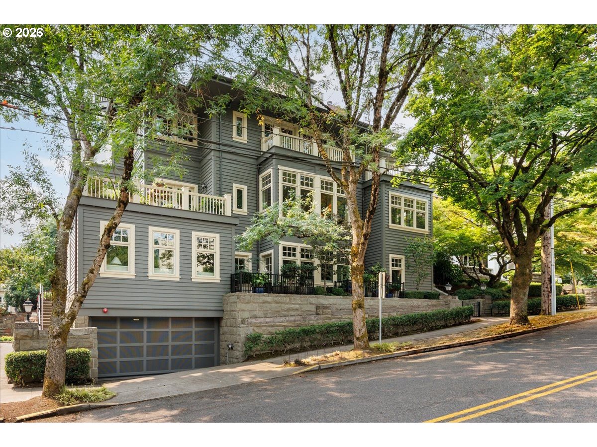 2172 Sw Park Pl C Property Photo 3