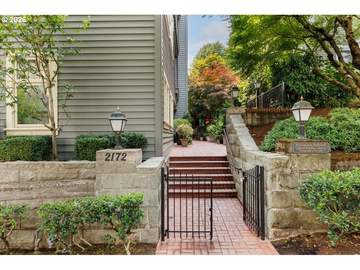 2172 Sw Park Pl C Property Photo 4