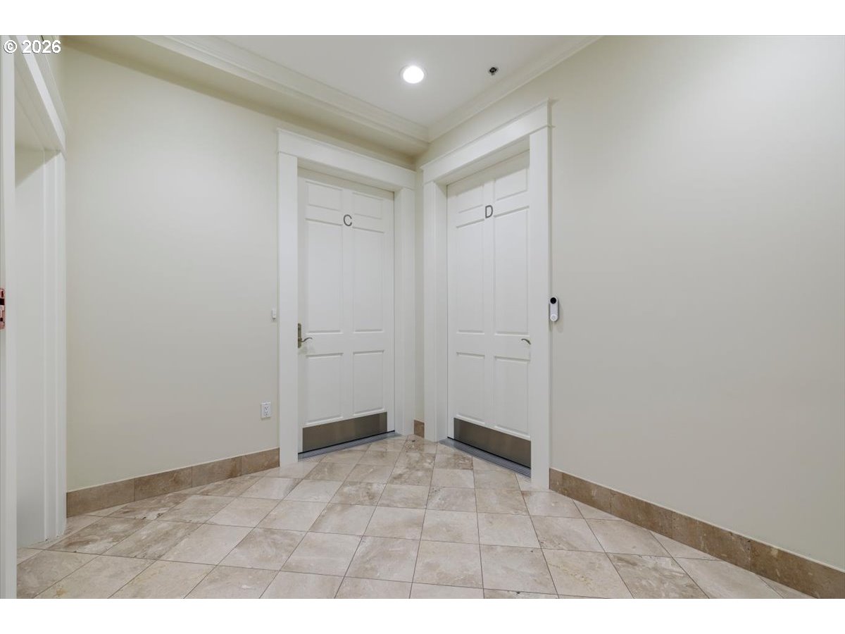 2172 Sw Park Pl C Property Photo 9