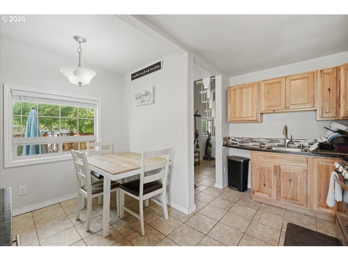 1540 Salem Ave Property Photo 11