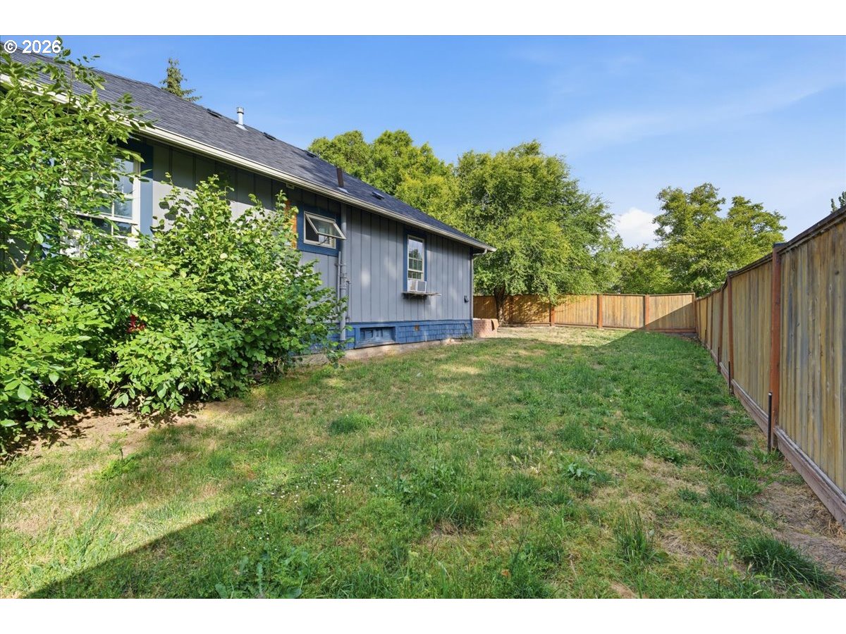 1540 Salem Ave Property Photo 22