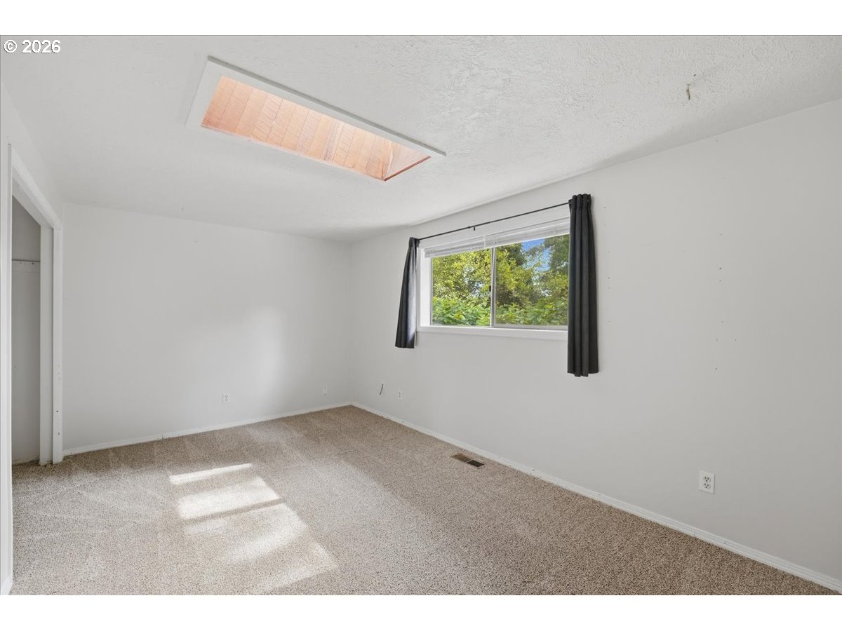 1540 Salem Ave Property Photo 37
