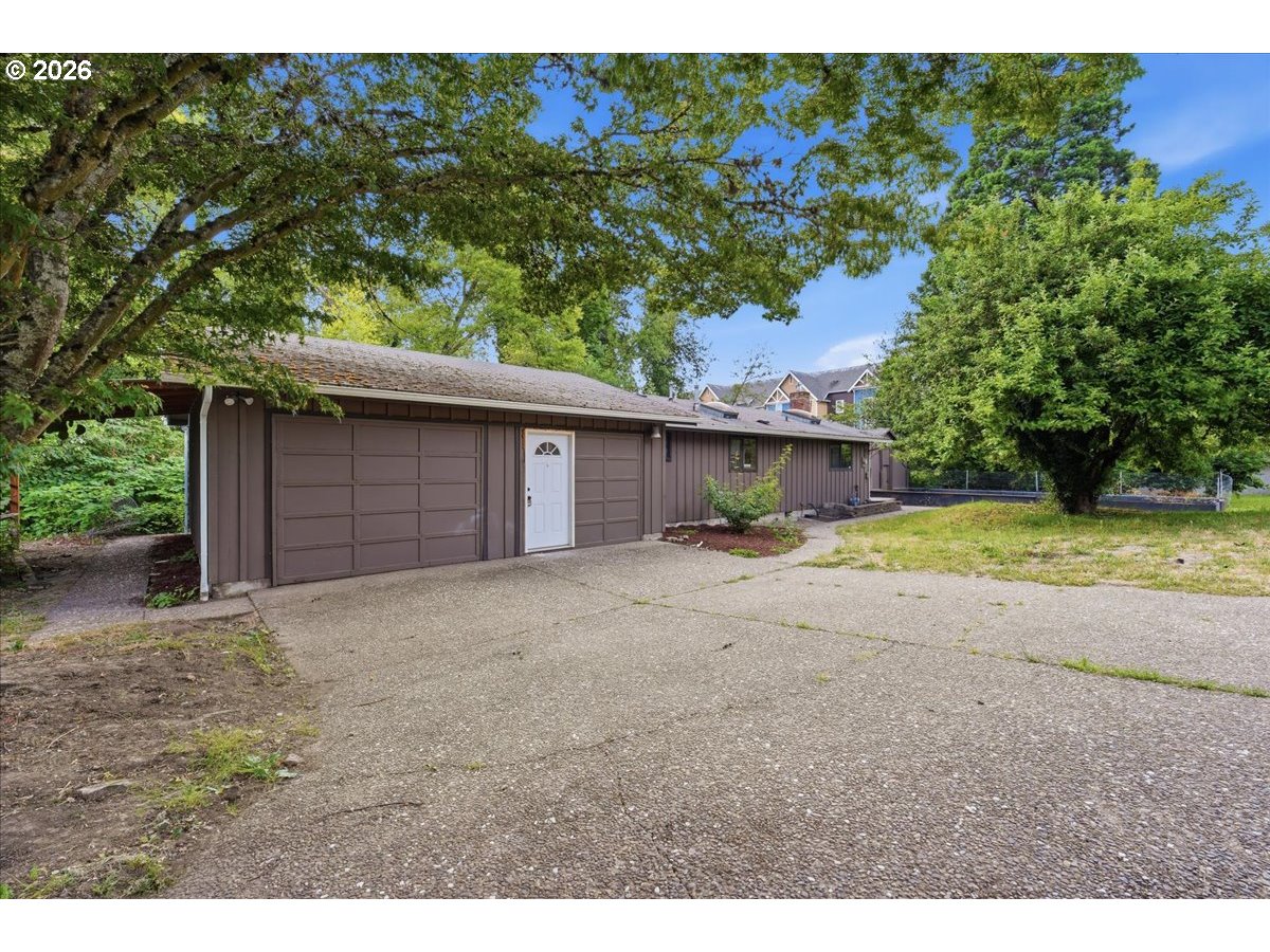 1540 Salem Ave Property Photo 46