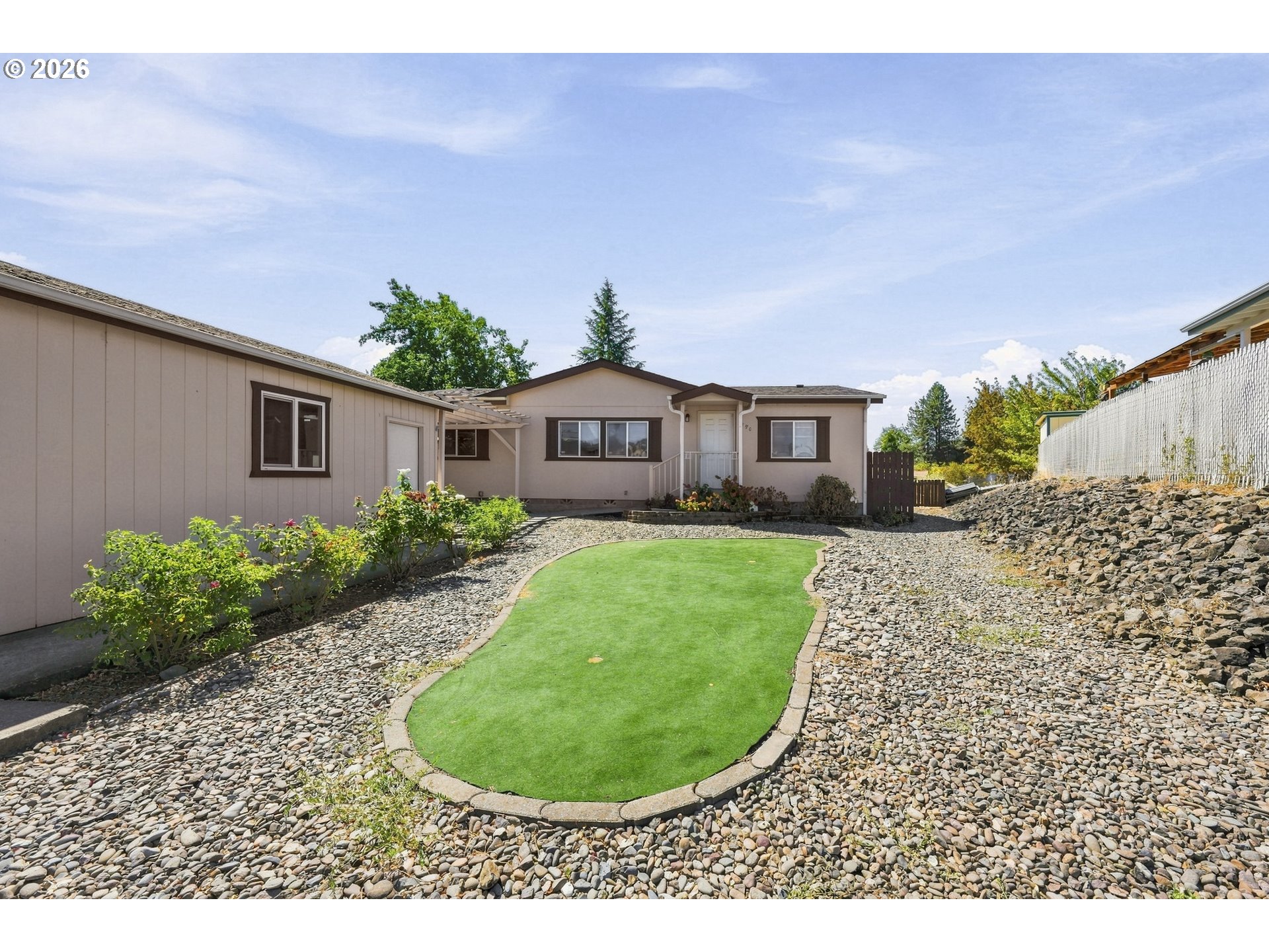 290 Adams Loop Property Photo 3
