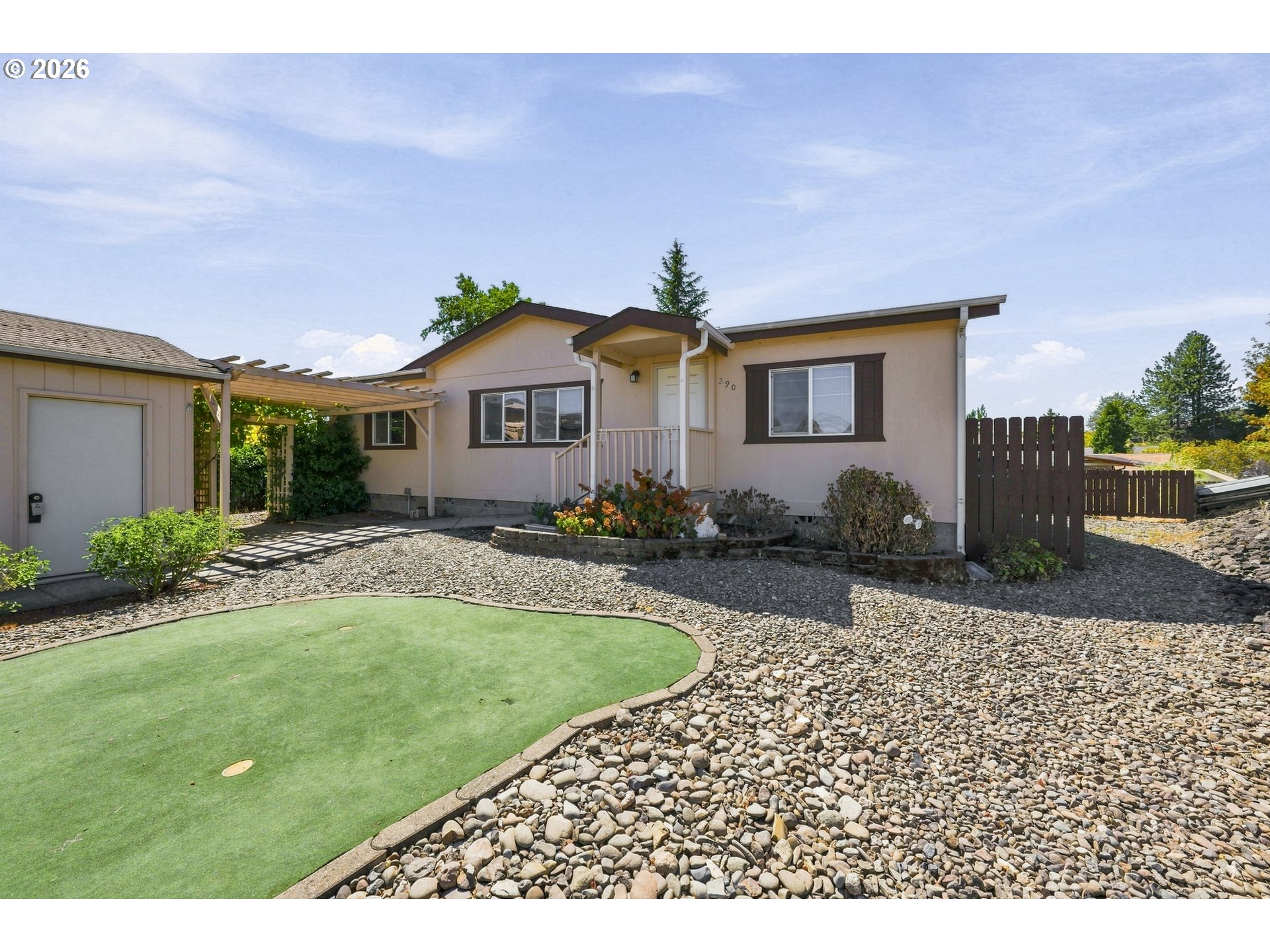 290 Adams Loop Property Photo 4