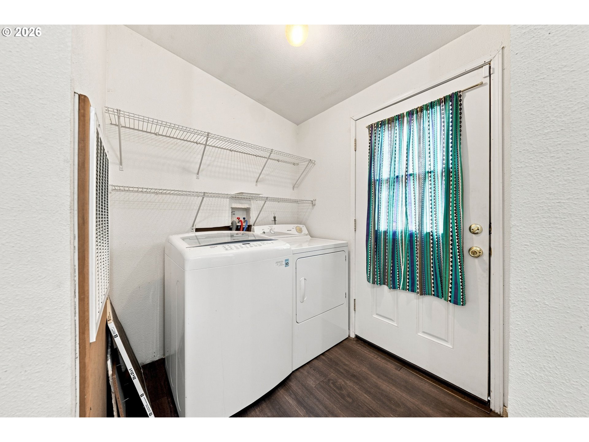 290 Adams Loop Property Photo 12