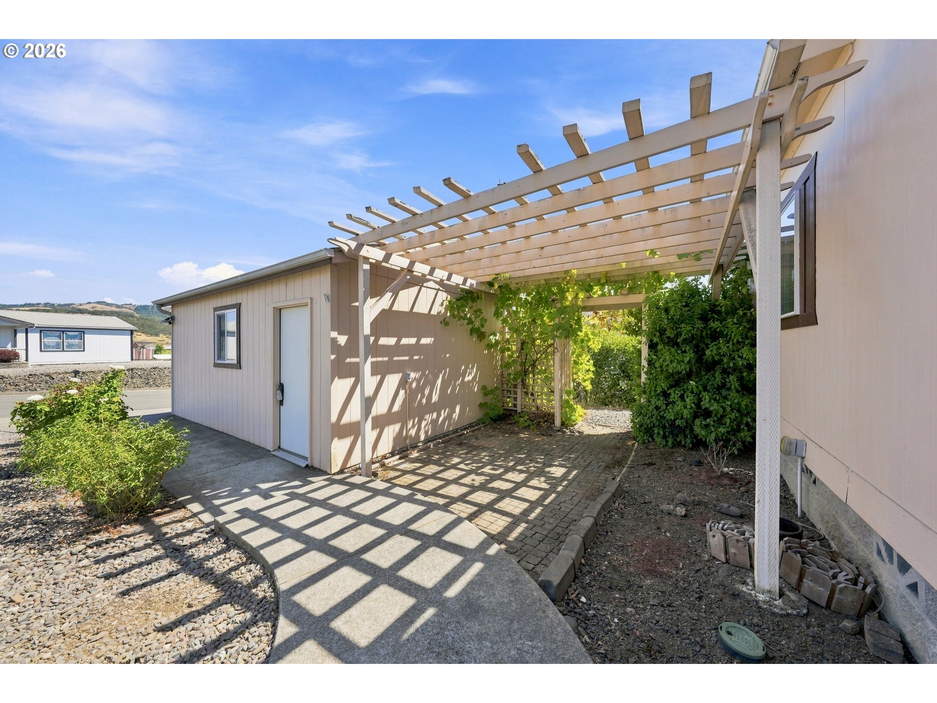 290 Adams Loop Property Photo 26