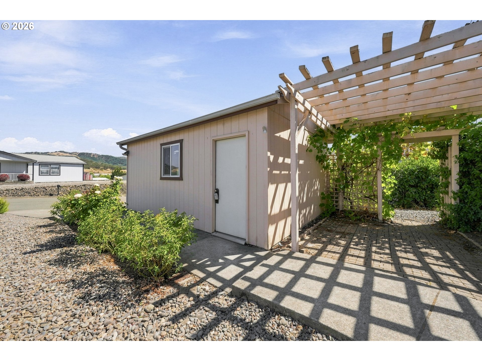 290 Adams Loop Property Photo 27