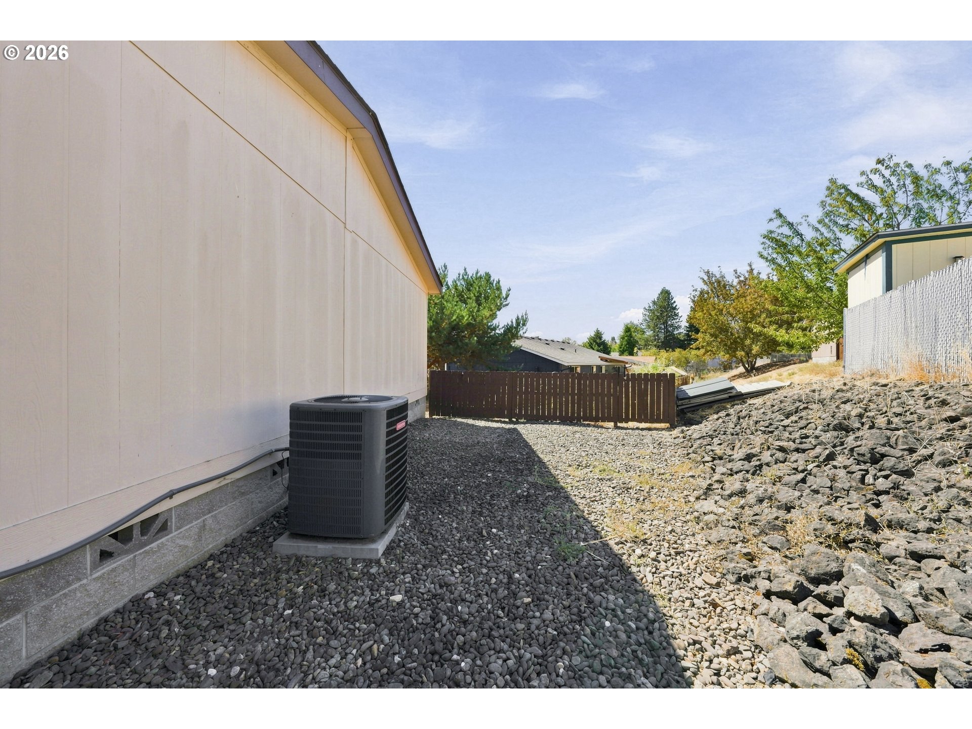 290 Adams Loop Property Photo 36