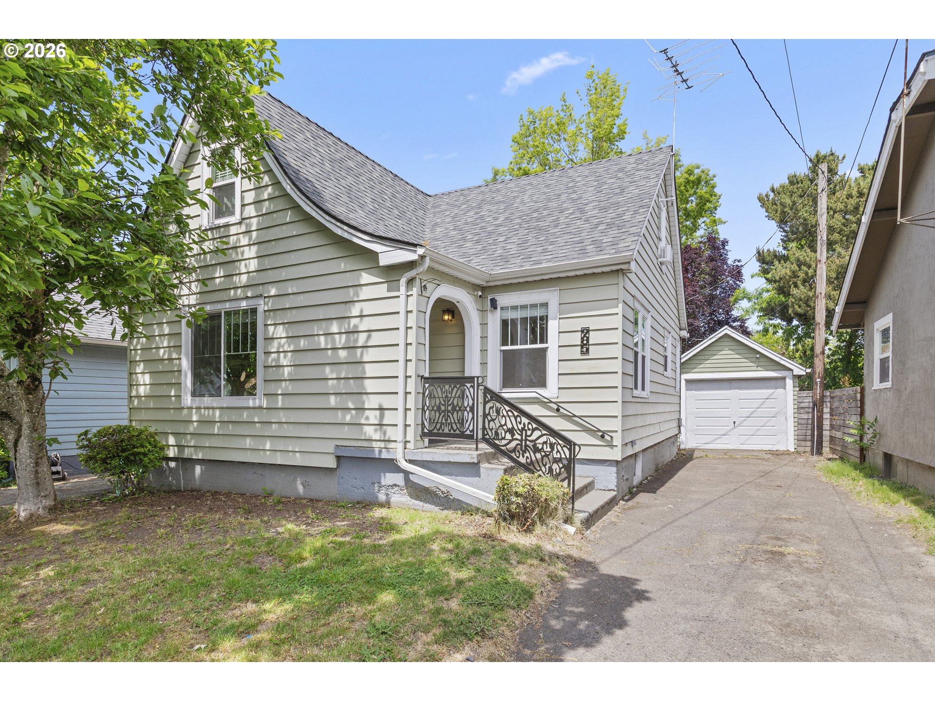 985 MADISON ST NE Property Photo 1