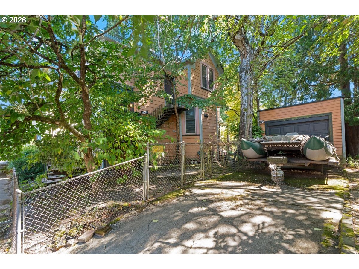 2616 Se Pine St Property Photo 3