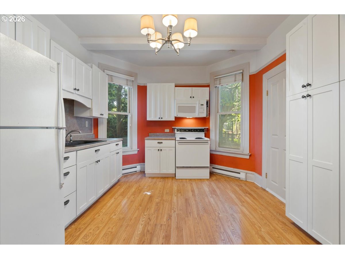 2616 Se Pine St Property Photo 9