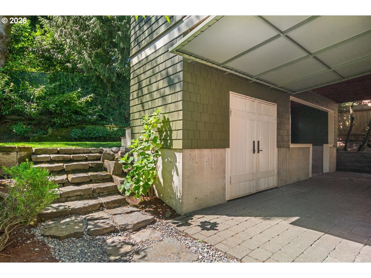 2328 Sw Broadway Dr Property Photo 38