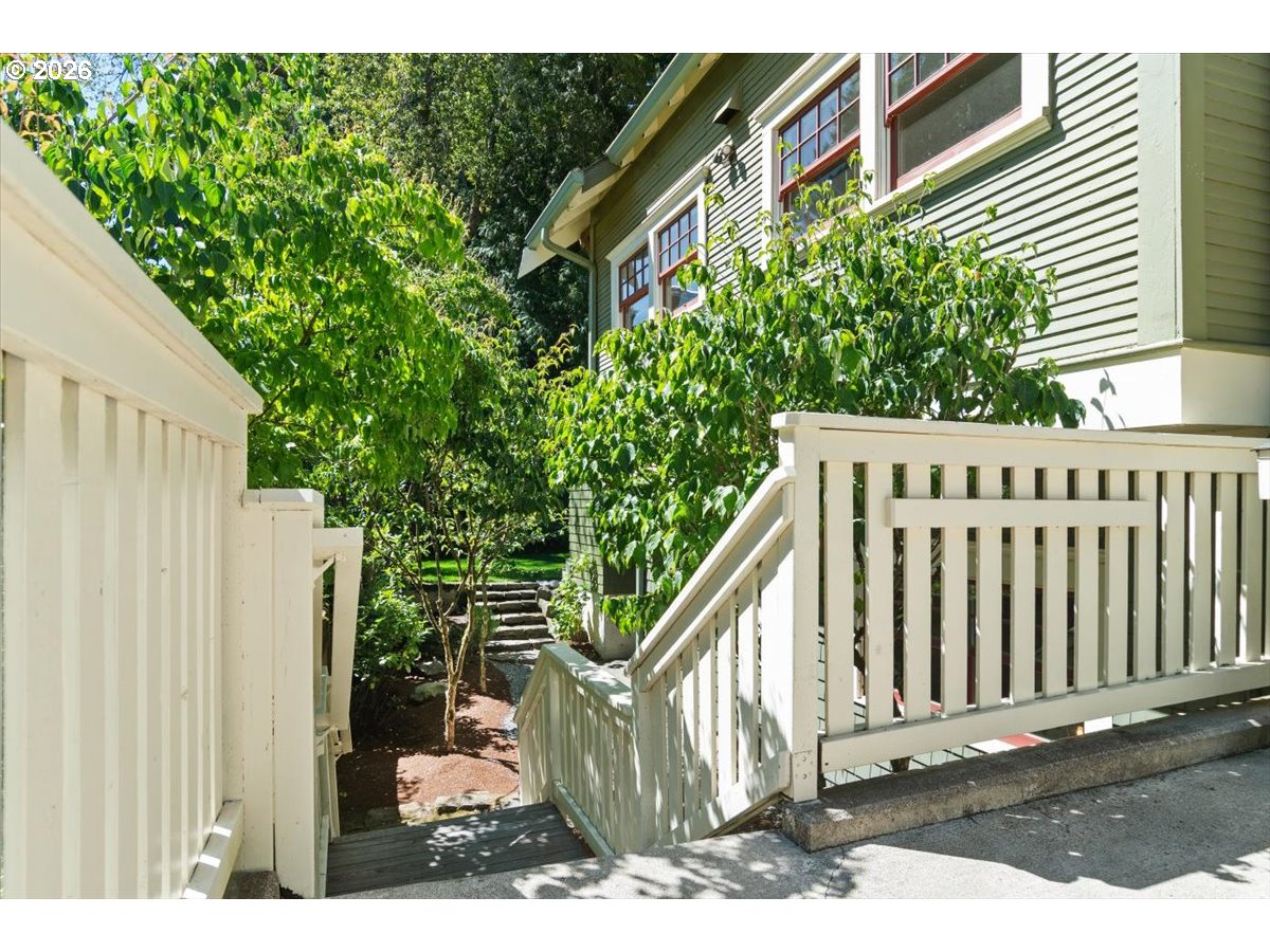2328 Sw Broadway Dr Property Photo 39