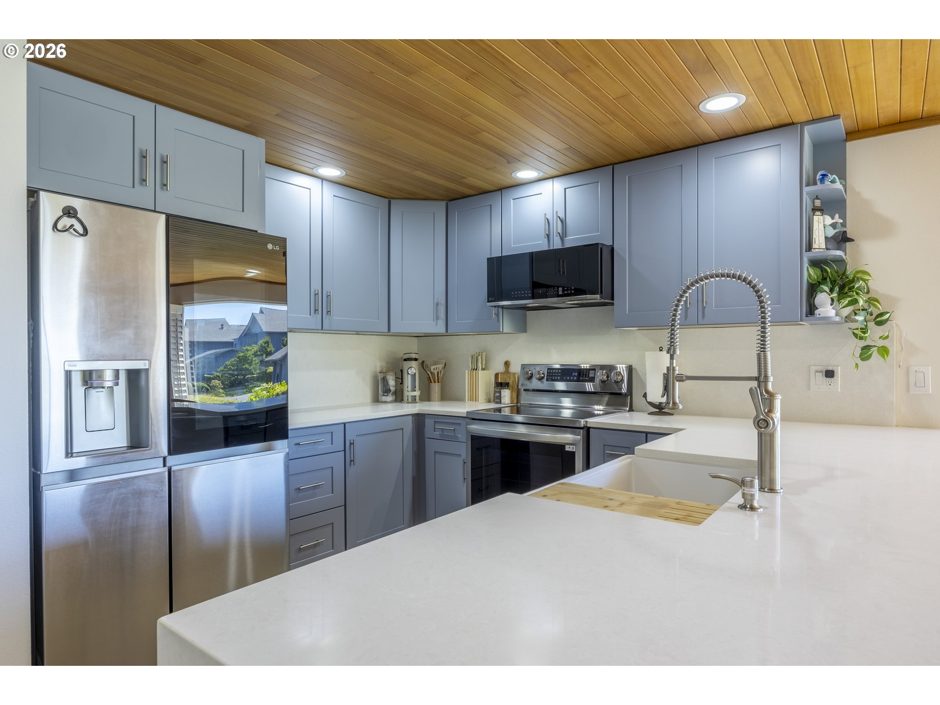 4175 N Highway 101 A-3 Property Photo 3