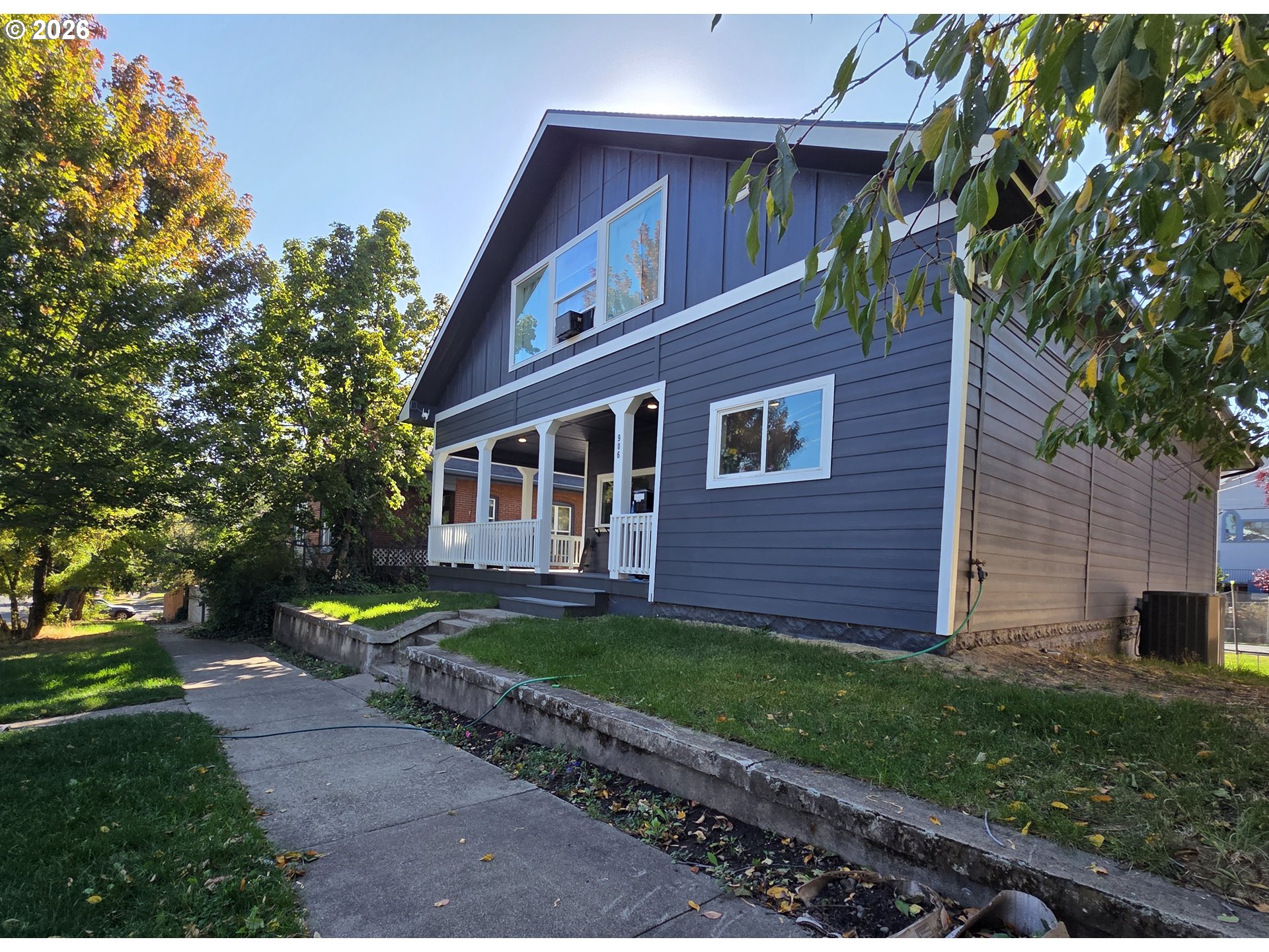 906 N Ave Property Photo 1