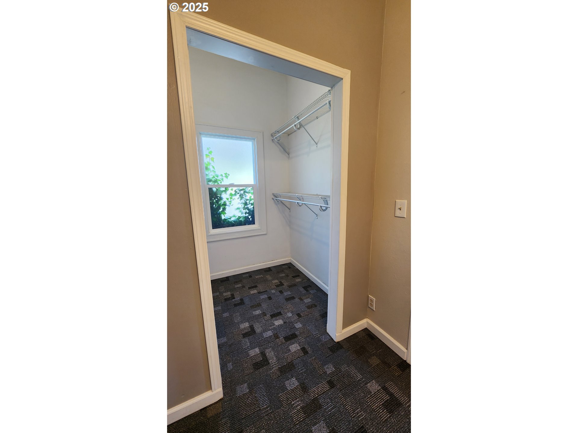 315 N Gale St Property Photo 14
