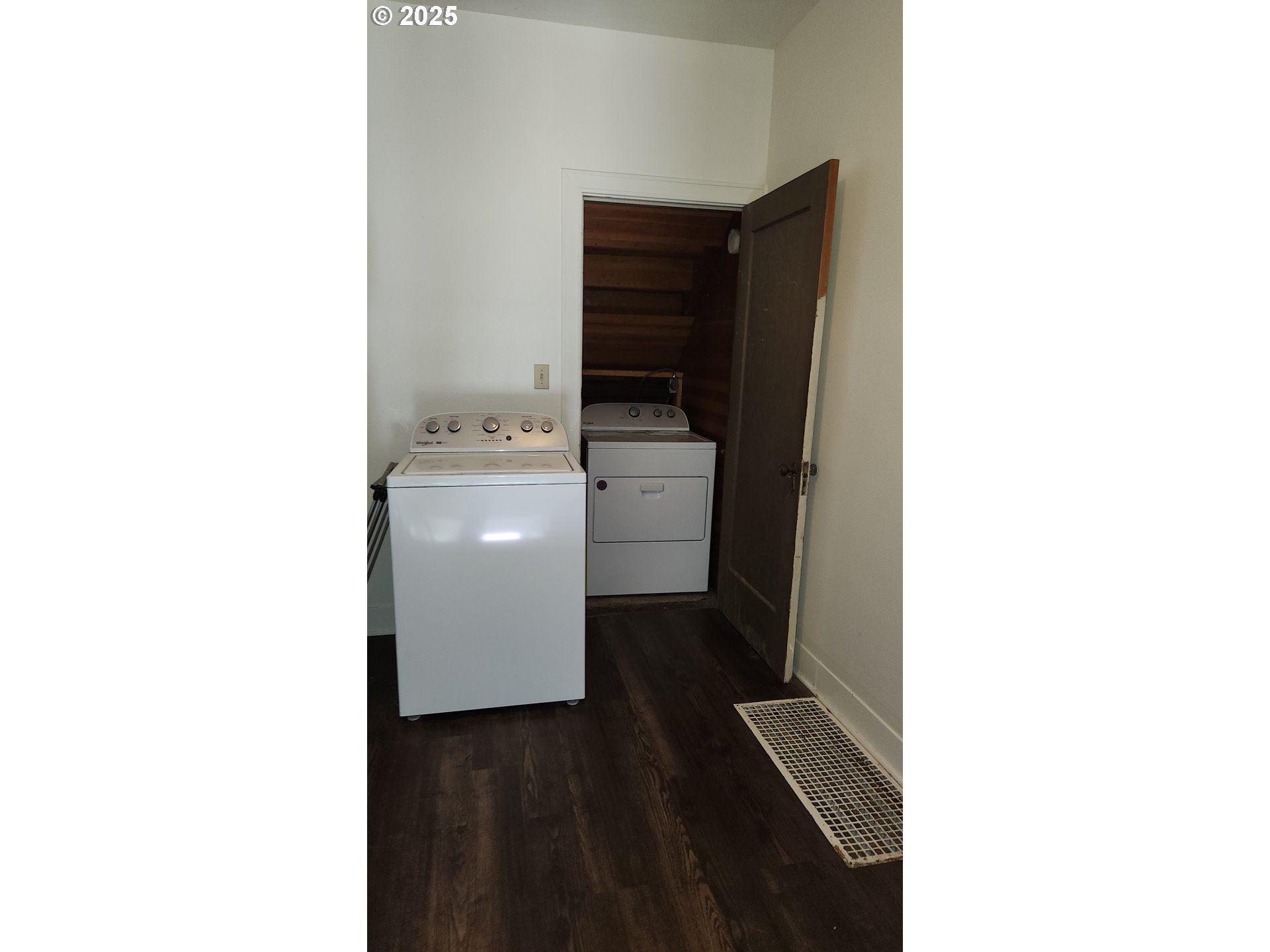 315 N Gale St Property Photo 33