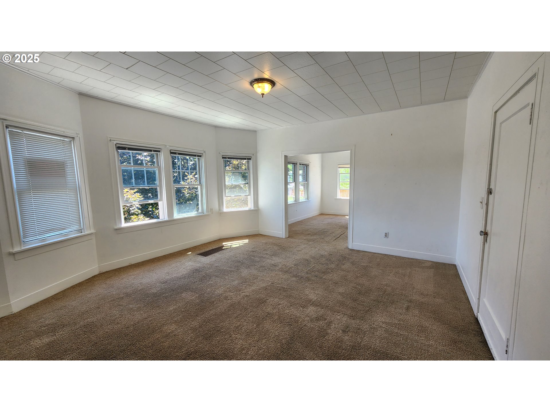 315 N Gale St Property Photo 35