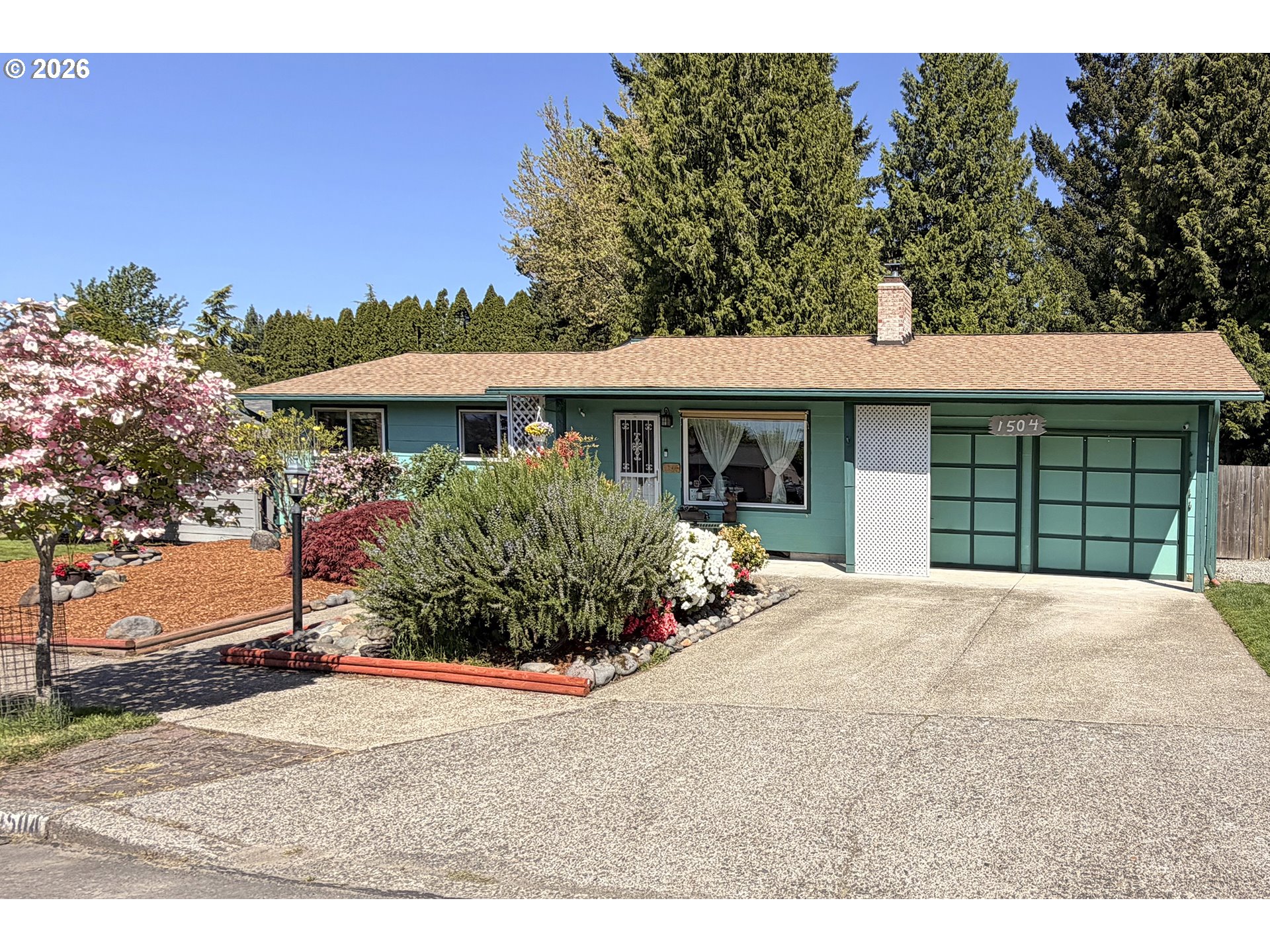 1504 Ne Village Squire Ct Property Photo 2