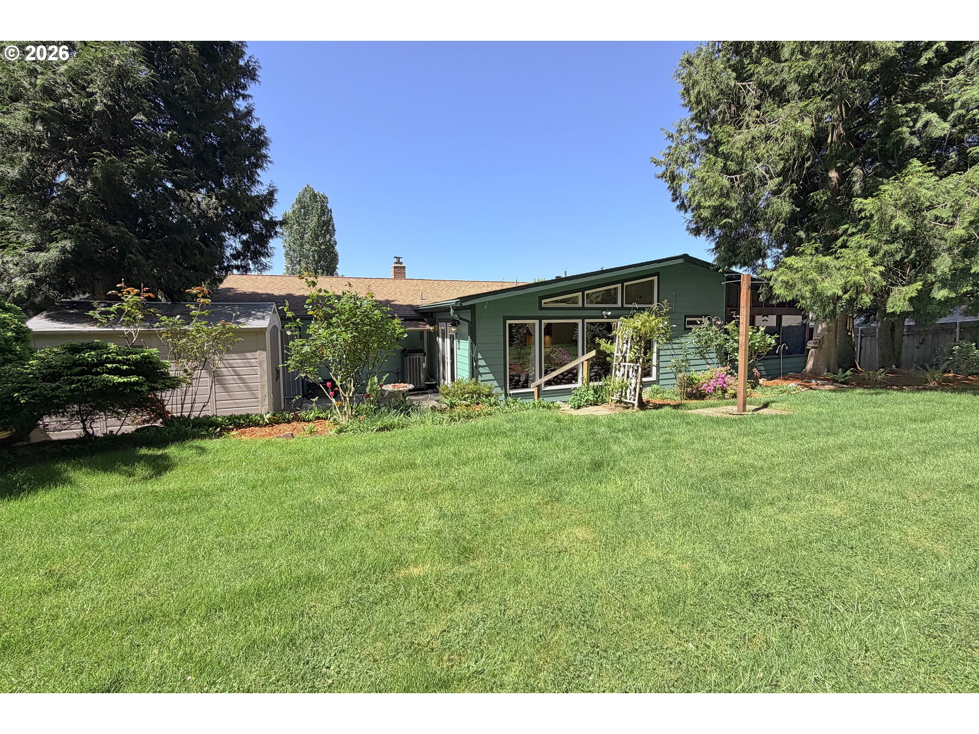 1504 Ne Village Squire Ct Property Photo 17