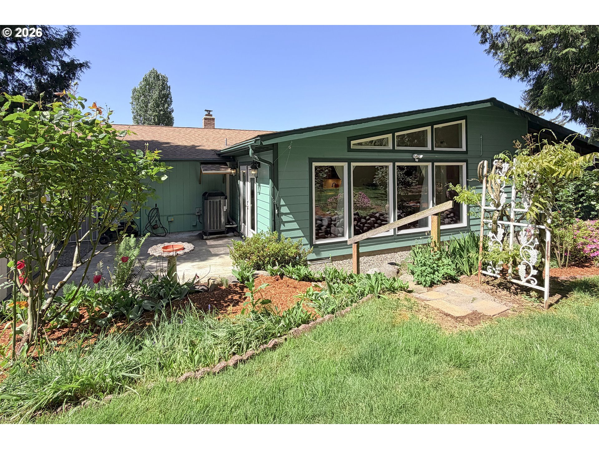 1504 Ne Village Squire Ct Property Photo 18