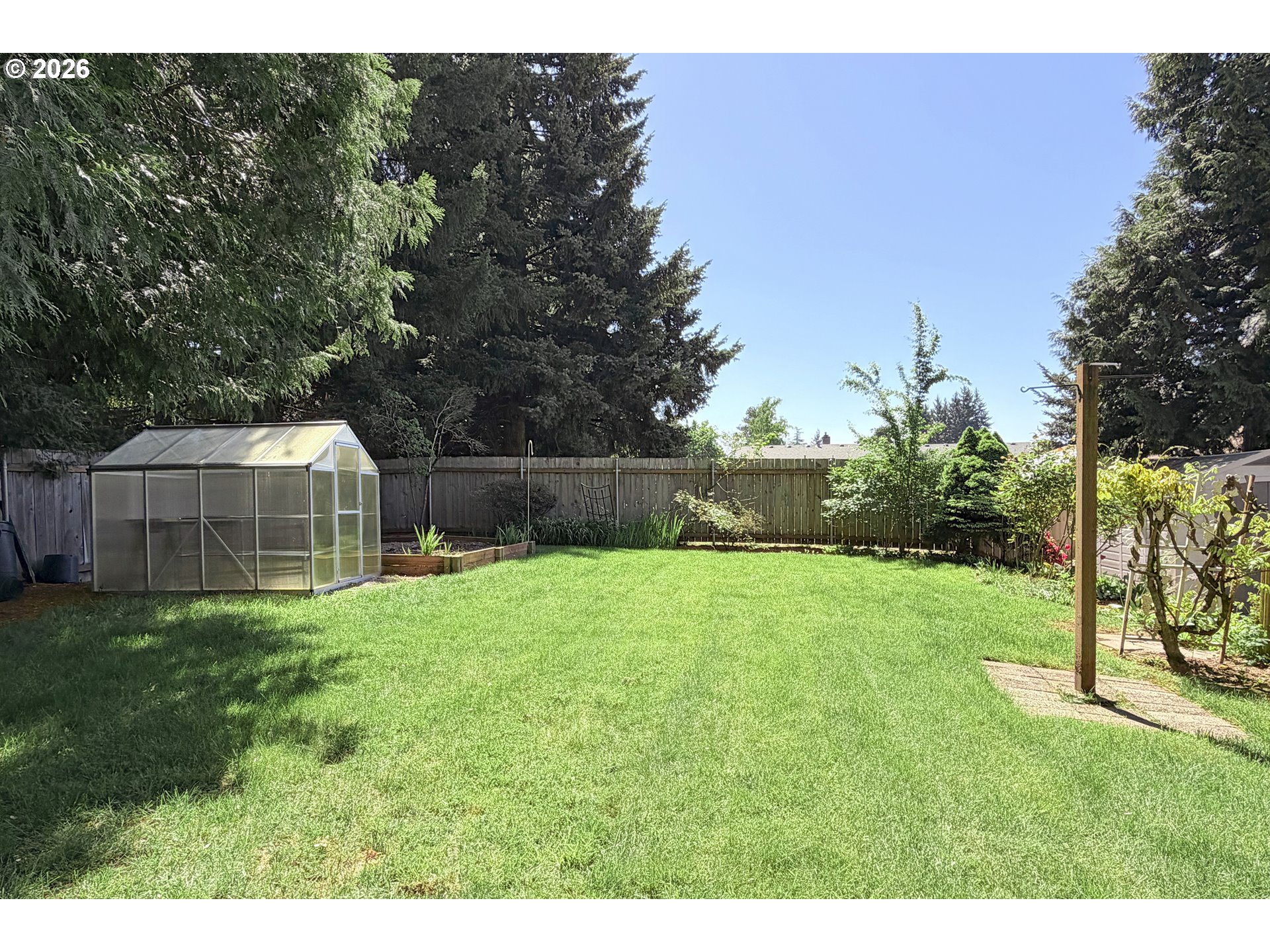 1504 Ne Village Squire Ct Property Photo 21
