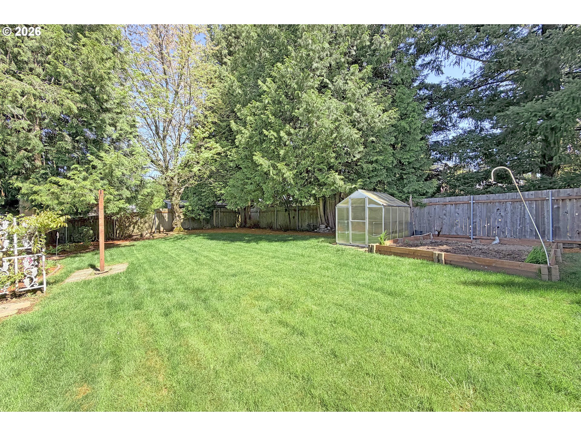 1504 Ne Village Squire Ct Property Photo 23