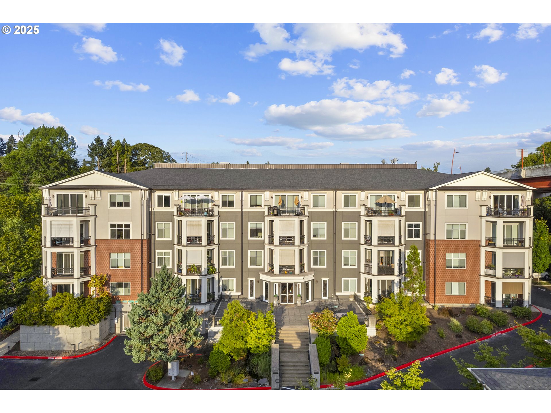 196 SE Spokane St 110