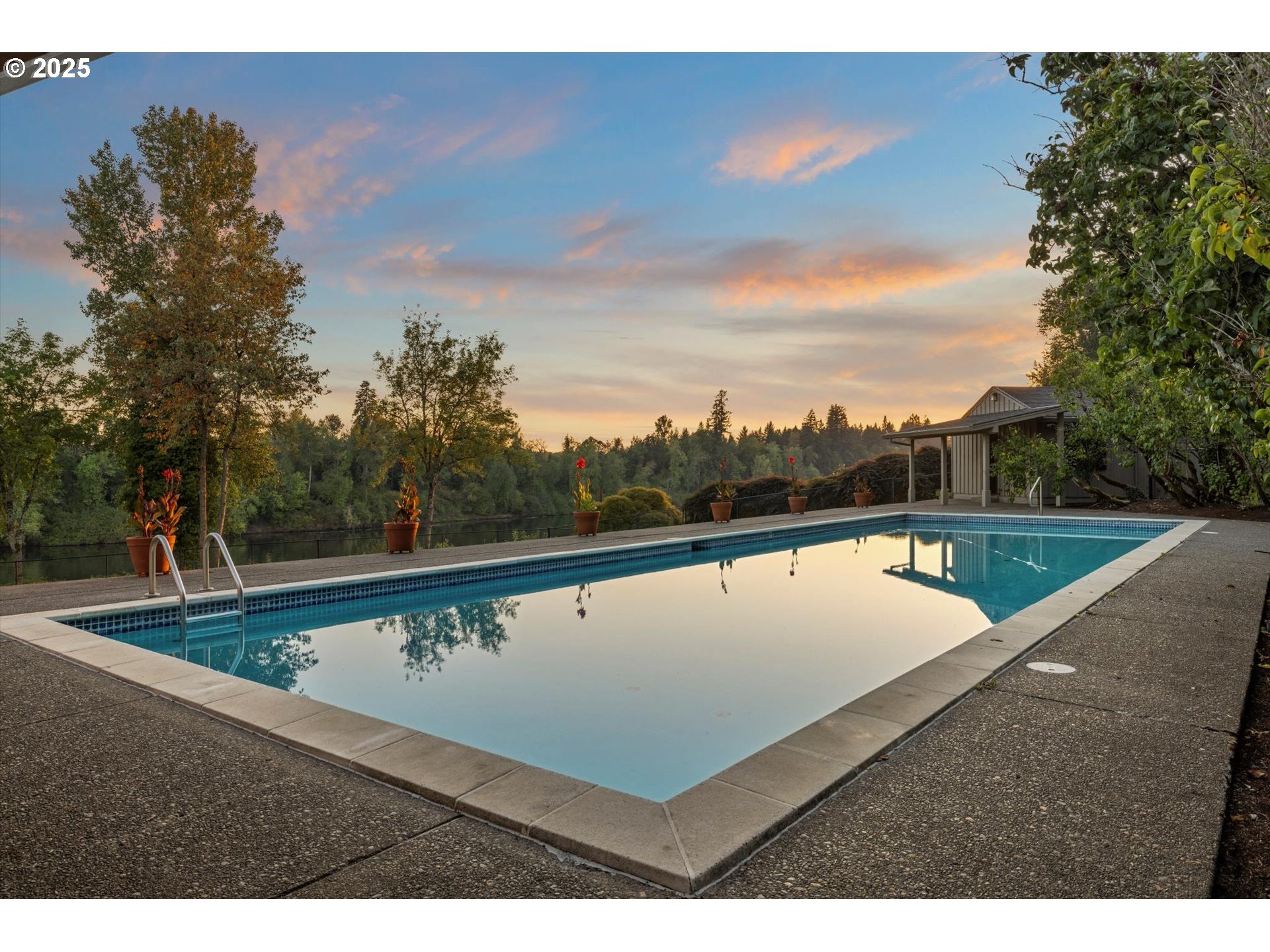 35960 Ne Wilsonville Rd Property Photo 4