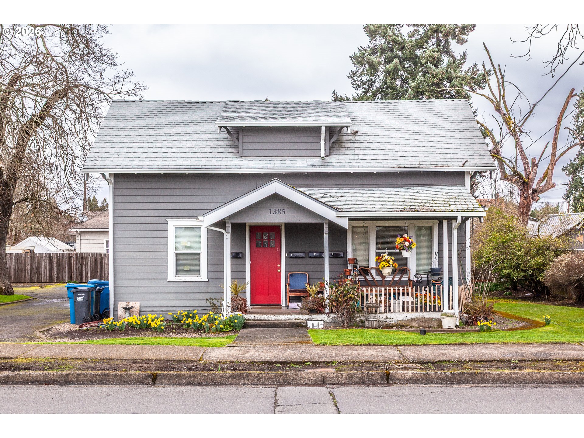 1385 Hines St Property Photo 1