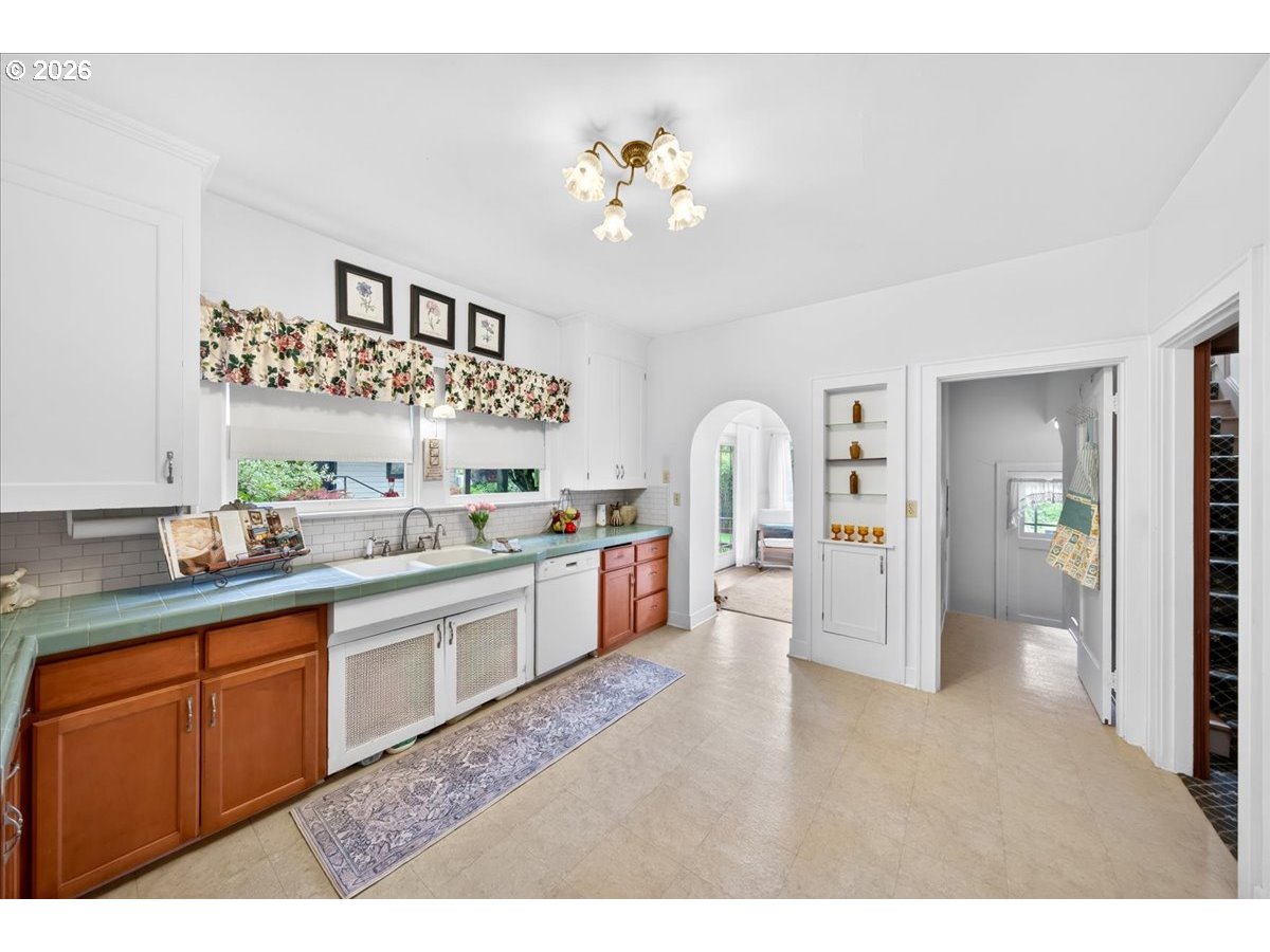 1810 Pacific Ave Property Photo 6