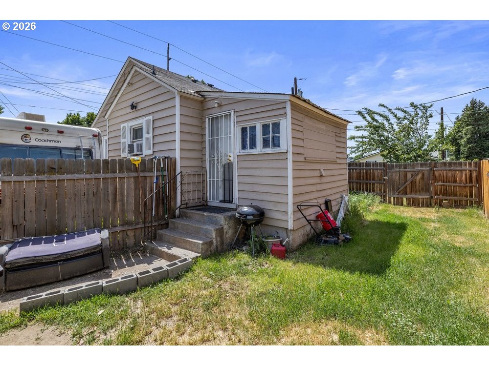 1311 W Mead Ave Property Photo 2