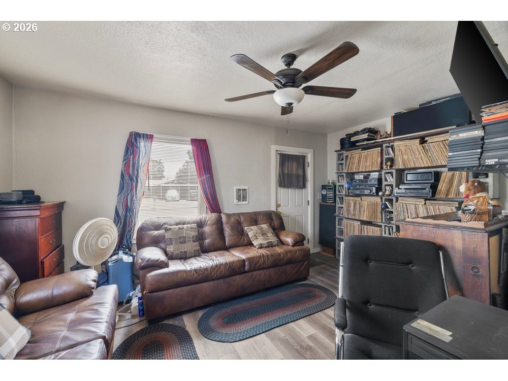 1311 W Mead Ave Property Photo 5